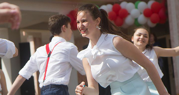Внучка Лукашенко сразила публику зажигательным танцем на выпускном