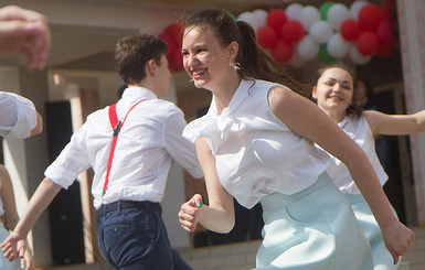 Внучка Лукашенко сразила публику зажигательным танцем на выпускном