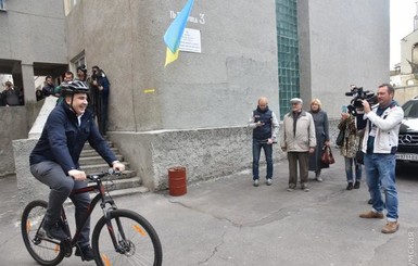 Саакашвили заступился за контрабандные велосипеды: 