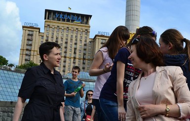 В сети появились снимки, как Савченко в фонтане освежается