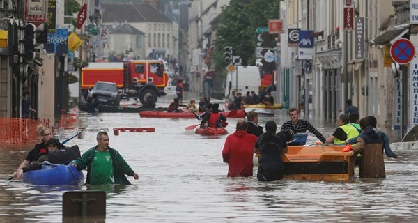 От наводнений во Франции и Германии гибнут люди