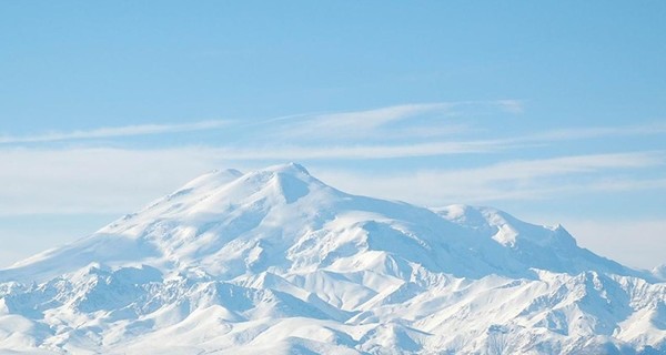 На Эльбрусе спасают одесского альпиниста