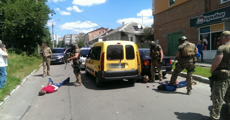 В Житомире спецназ СБУ задержал полицейских