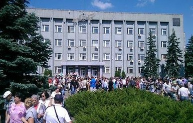 Жители Горишних Плавнив устроили митинг из-за переименования города