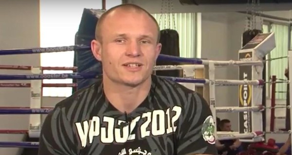 Украинский боксер Евгений Махтеенко победил Форнлинга