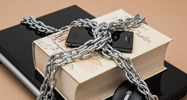 10 тайников, куда не стоит прятать ценности, уезжая в отпуск