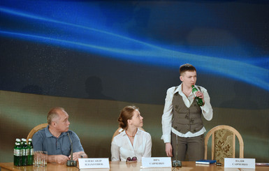Савченко готова говорить с Захарченко и Плотницким как с народными депутатами 