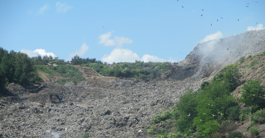 На Грибовичской свалке образовался 80-метровый разлом