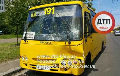 В Киеве столкнулись две маршрутки, есть пострадавшие 