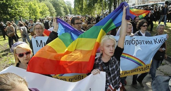 В день киевского ЛГБТ-парада попросили всех быть при паспортах 