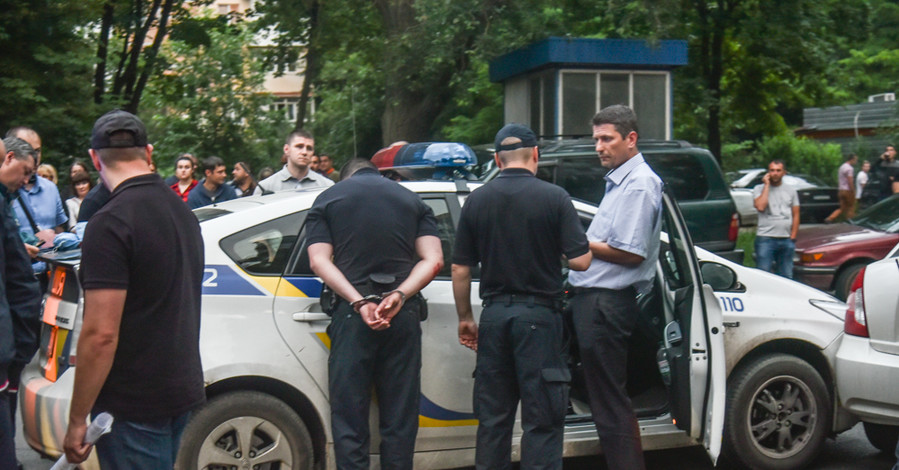 В Одессе со стрельбой задержали полицейских