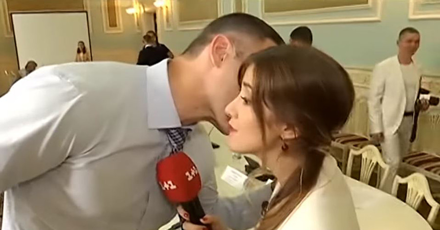 Кличко после вопроса о жене набросился с поцелуями на журналистку