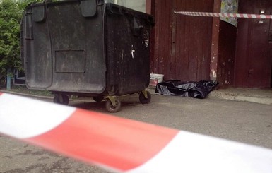 В Киеве выбросили младенца в мусоропровод