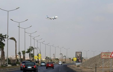 Перед катастрофой самолет Париж-Каир развернуло в воздухе