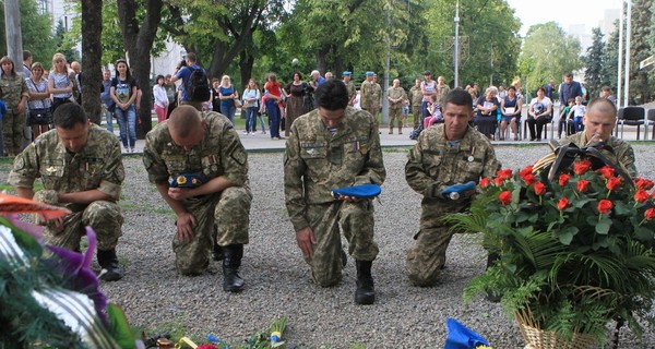 В Днепре прошла церемония памяти погибших десантников АТО