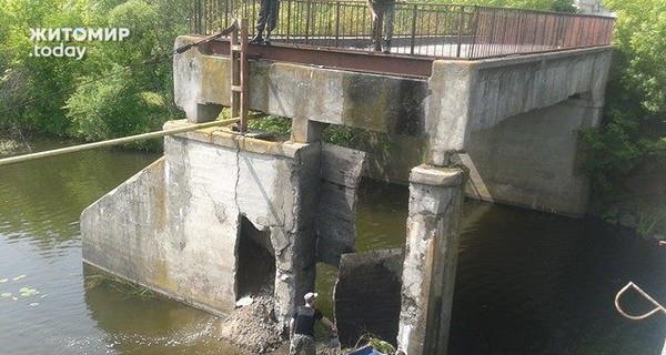 На учениях в Житомирской области снаряд попал в мост