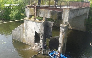 На учениях в Житомирской области снаряд попал в мост