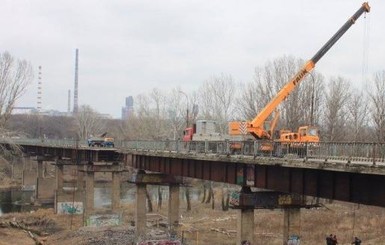 Мост между Северодонецком и Лисичанском восстановят в сентябре