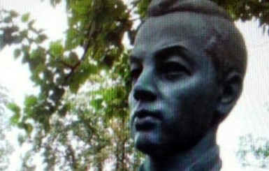 Во Львове с кладбища украли бронзовую скульптуру