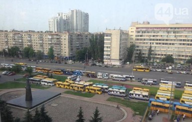 Автоперевозчики бастуют, требуя отставки Киевского губернатора