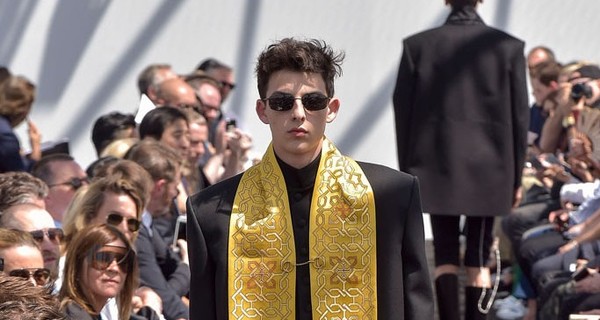 На неделе моды в Париже показали церковные одежды 
