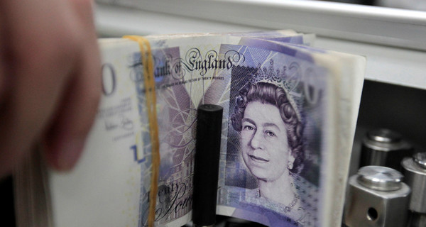 Курс британского фунта рухнул, установив 30-летний рекорд 