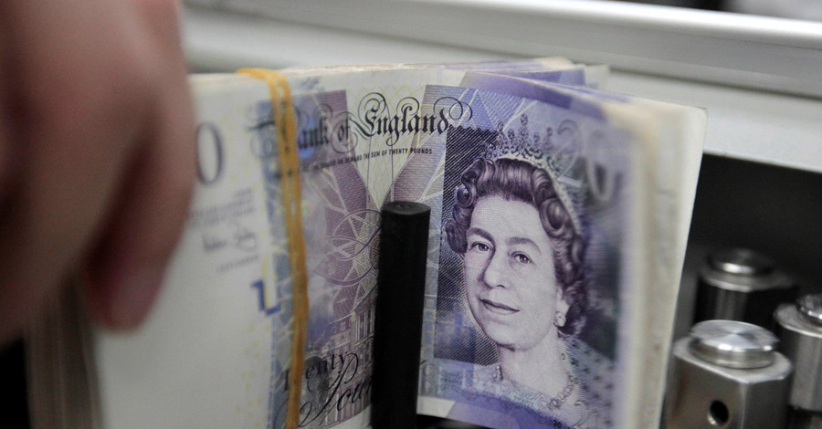 Курс британского фунта рухнул, установив 30-летний рекорд 