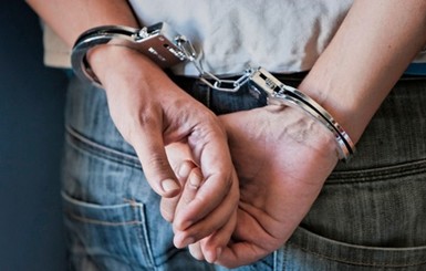 Херсонского полицейского поймали на торговле наркотиками