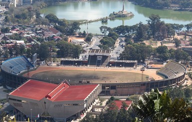 На Мадагаскаре неизвестный бросил в людей на стадионе гранату