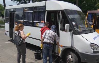 В Измаиле автобусы протирают хлоркой