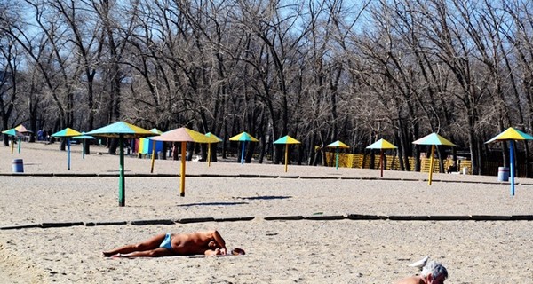 Пляжный сезон в зоне АТО: сколько стоит отдохнуть на Азове и чего боятся туристы