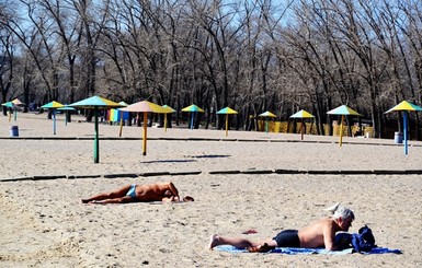 Пляжный сезон в зоне АТО: сколько стоит отдохнуть на Азове и чего боятся туристы