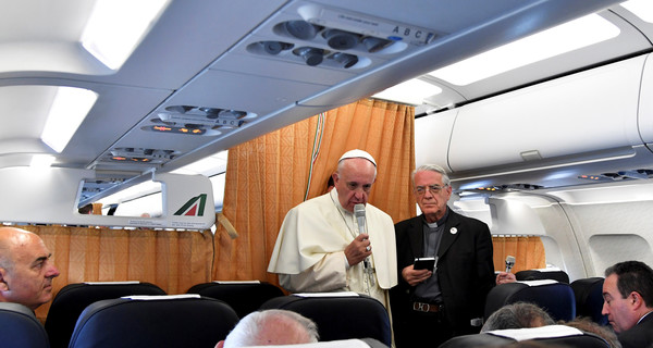 Папа Римский посчитал, что церковь должна извиниться перед геями 