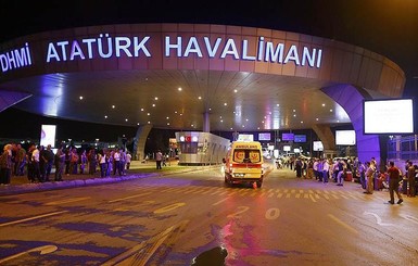 Серия взрывов в Стамбуле: в аэропорту Ататюрка погибли 28 человек