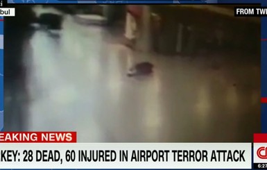 Видео, как смертник подрывает себя в аэропорту Стамбула