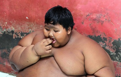 Родители посадили сына весом в 192 килограммов на диету