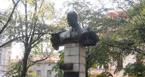 Во Львове скандальный памятник Тудору заменят на фонтанчик и Wi-Fi