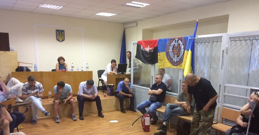 В Киеве произошла стычка между нардепом Мельничуком и активистами  