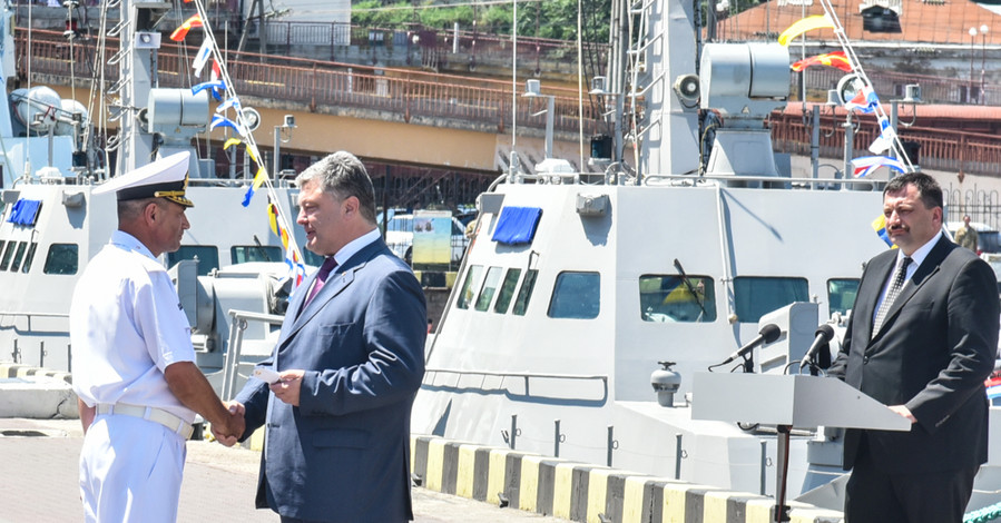 В День ВМС Порошенко назначил командующего Военно-Морских Сил ВСУ