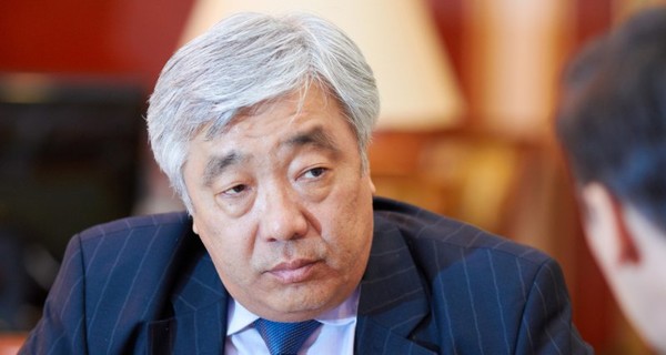 Глава МИД Казахстана извинился за дипломата, который грыз ногти