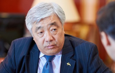 Глава МИД Казахстана извинился за дипломата, который грыз ногти