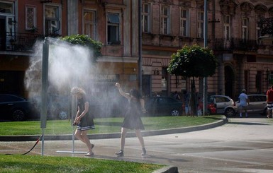 В Польше от жары спасаются водяной завесой на солнечной энергии
