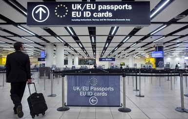 Европарламент рекомендовал отменить визы для украинцев