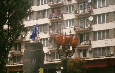 В Киеве на месте Ленина появилась Белоснежка