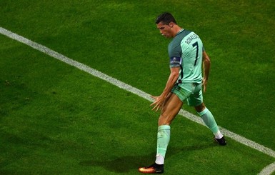 Реакция Роналду на победу Португалии в полуфинале Евро-2016 взорвала интернет