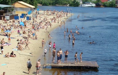 В Киеве закрыли три пляжа