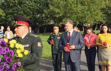 Дуда высоко оценил визит Порошенко к памятнику жертвам Волынской трагедии