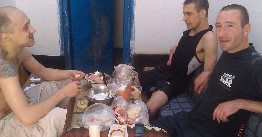 В Кировоградской колонии нарушителей наказывают колбаской и коньячком