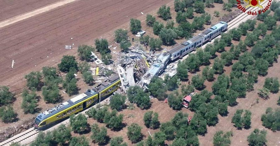 Число погибших при столкновении поездов в Италии увеличилось в два раза