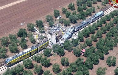 Число погибших при столкновении поездов в Италии увеличилось в два раза